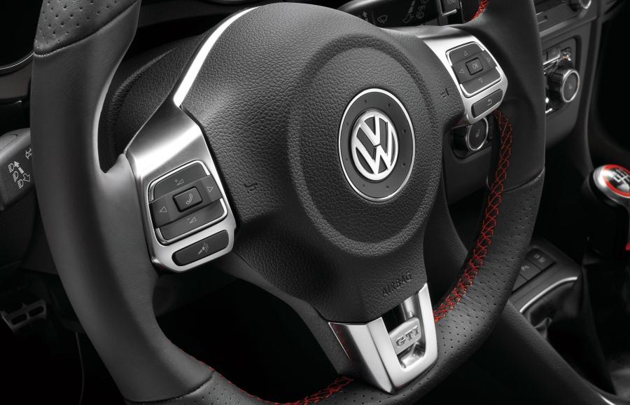  Volkswagen Golf GTi 2008 года  (фото 2 из 83)